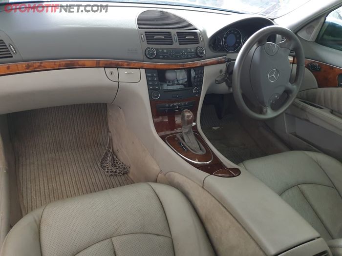 Kabin terlihat masih rapi