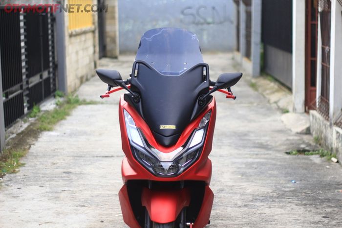 Ini dia tampilan PCX 160 menggunakan cover windshield Baby Forza 250, gagah kan?