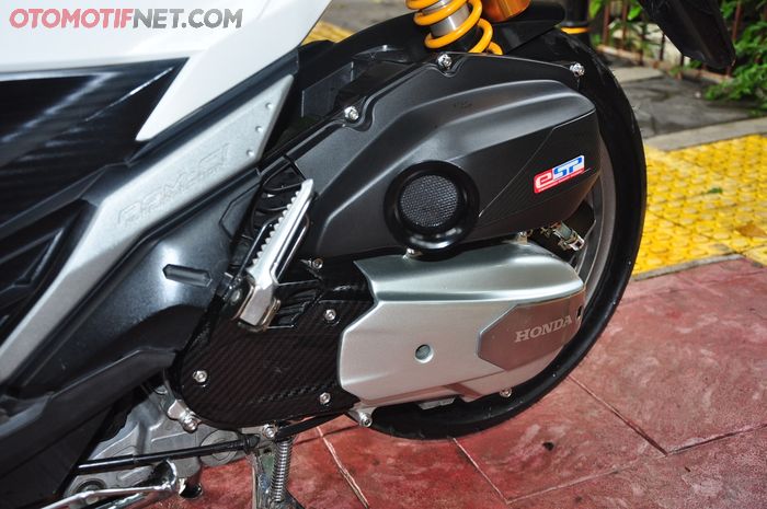 Boks filter Vario diganti punya Honda Airblade ditambah velocity stack Moto1 beserta intake SPS, lalu CVT pakai milik PCX CBU