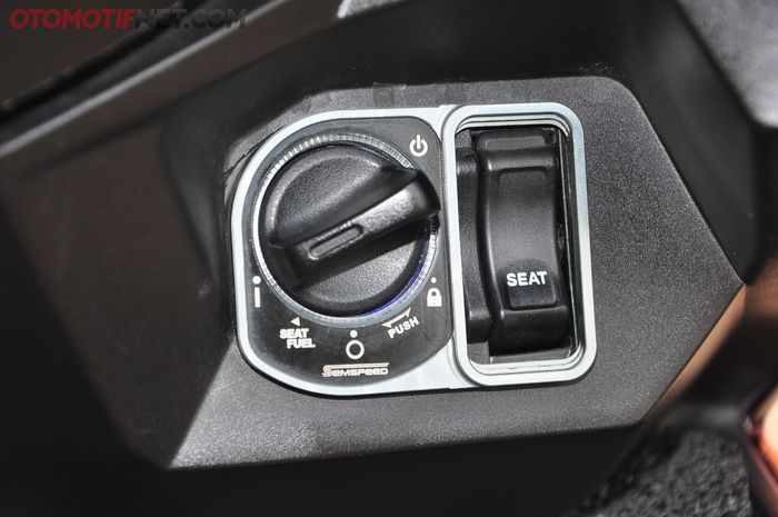 Sistem keyless Honda PCX dipasang di Vario 150 ini oleh RD Matic Shop