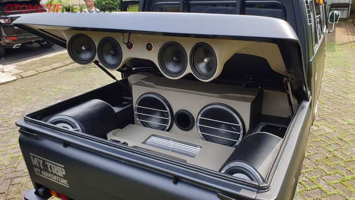 Bak Mitsubishi Colt dobel kabin milik Broto, penuh peranti audio