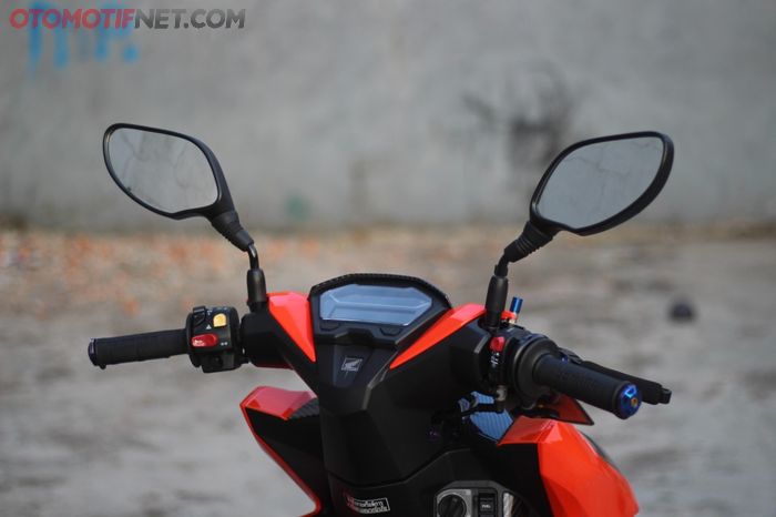 Di konsep proper, letak spion tetap pada tempat asalnya, agar tampil menarik bisa comot milik motor lain seperti Honda Click