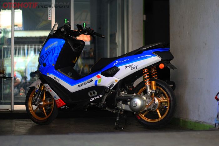 Yamaha NMAX tampil racy dengan livery Pertamina Mandalika SAG Team!