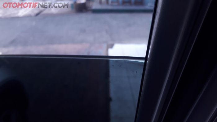 ILUSTRASI. Sisa Pinggiran Kaca yang Tidak Tertutup Full Kaca Film 