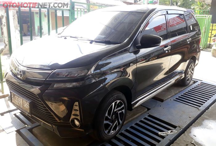 Toyota Avanza lawas diubah versi baru meliputi headlamp depan LED, ubahan bumper depan dan belakang, gril, cover foglamp, trunklid, stoplamp, reflektor dan sudah spion retract
