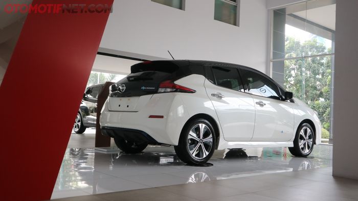 Nissan Leaf resmi dijual 