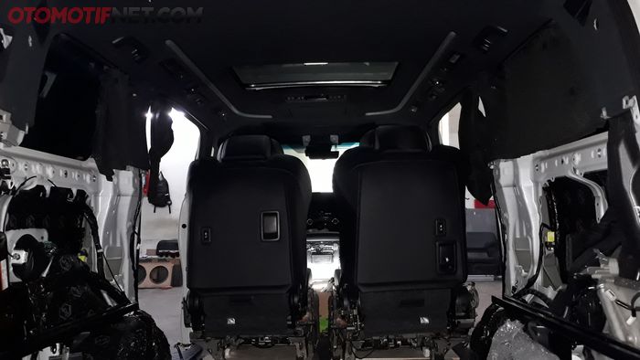 Proses Pembuatan Partisi Kabin Mobil di Toyota Alphard