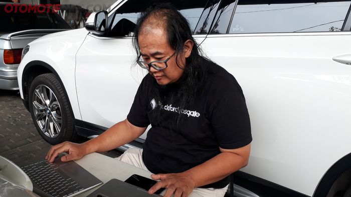 Utanto Wibowo, atau yang Akrab Dipanggil Yung Yung Adalah Punggawa dan Juga Instalatur di Elixir Car Stereo, Meruya, Jakarta Barat 