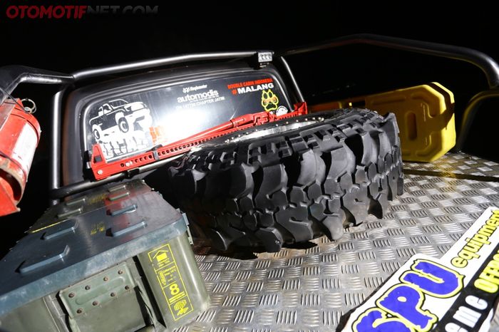 Desain bak Ranger diganti dengan model flatdeck dengan konstruksi pipa yang terhubung dengan rollcage.