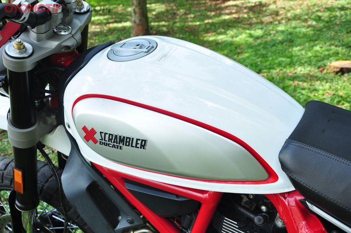 Scrambler Ducati Desert Sled dibekali tangki bensin berkapasitas 13,5 liter