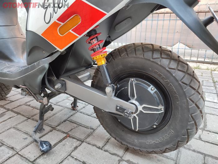 Dinamo pakai QS Motor yang terpasang di roda belakang