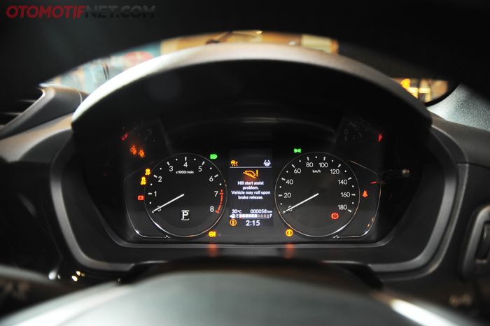 Display meter TFT 4,2 inci dalam cahaya putih premium berlatar belakang hitam. Banyak info fitur mulai akses tanpa kunci, pencahayaan, operasi pintu dan jendela, serta  fitur Honda SENSING