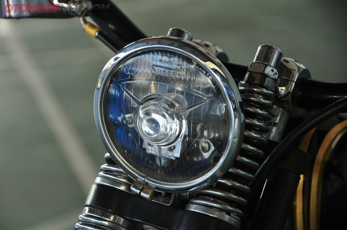 Headlamp halogen mungil, pertahankan kesan minimalis Harley-Davidson ini