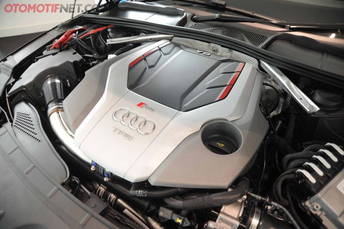 Mesin ini mampu menghasilkan tenaga puncak hingga 450 PS dan torsi maksimal yang mencapai 600 Nm. Torsi puncak ini dapat diraih mulai 1.900 hingga 5.000 rpm yang memungkinkan mobil ini berakselerasi 0&ndash; 100 km/jam hanya dalam 4,1 detik. Wuihh.. Jossgandoss..