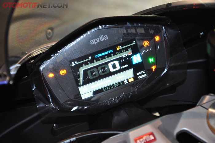 Panel instrument Aprilia RS 660 berupa layar TFT dengan warna cerah dan grafis tajam