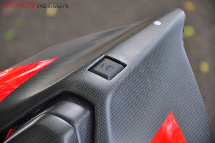 Ducati Superleggera V4 memiliki GPS module untuk melihat catatan waktu saat dipacu di sirkuit