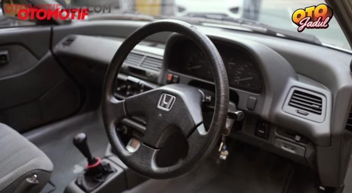 Interior Honda Grand Civic 1990 yang diliput Otojadul