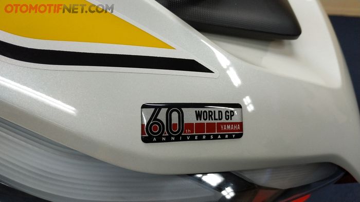 Terdapat juga emblem spesial, tentunya kembali bertuliskan YAMAHA WORLD GP 60th ANNIVERSARY di Aerox dan MX King