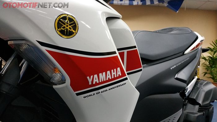 Pada Aerox dan MX King versi ini terdapat tulisan &ldquo;WORLD GP 60th ANNIVERSARY&rdquo; dan logo Yamaha khusus