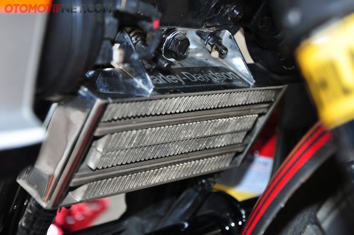 Oil cooler Lockhart Harley-Davidson untuk membantu meredam panas mesin
