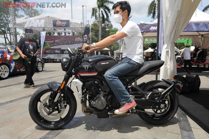 Posisi duduk Triumph Trident 660, cukup santai