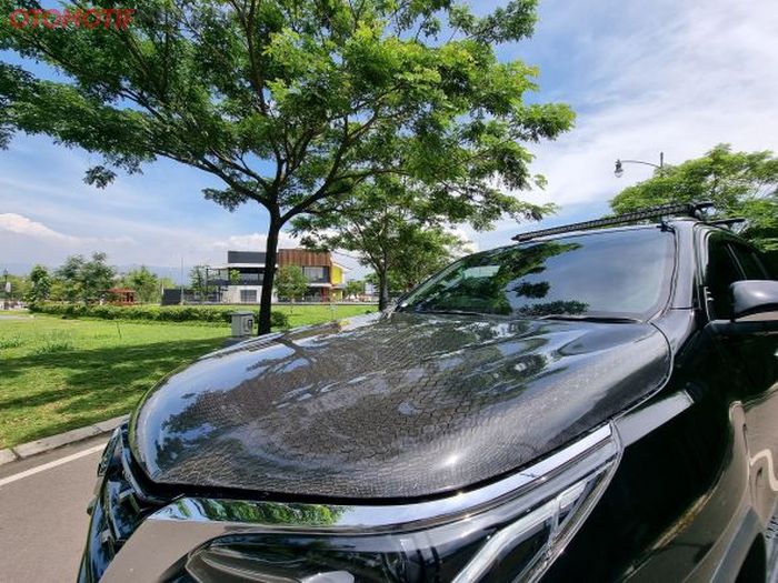 Kap mesin diganti pakai yang berbahan karbon