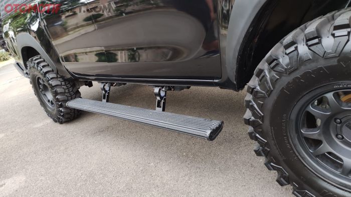 Foostep AMP Hilux saat terbuka
