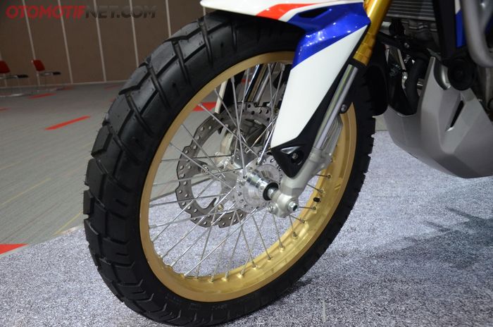 Roda bawaan CB150X diganti model jari-jari ring 19 dan 17 inci, adventure banget!