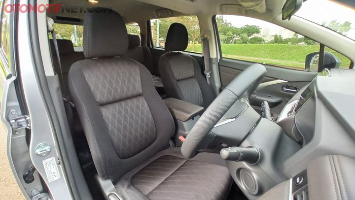 Interior Mitsubishi New Xpander Sport dengan sentuhan warna hitam