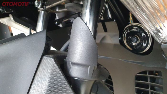 Cover front fork di Yamaha Aerox 155 Connected