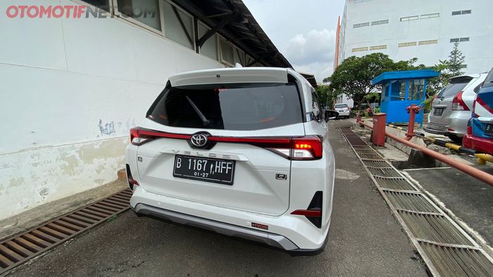Wiper Belakang Toyota Veloz Terbaru yang Bisa Otomatis Menyala Saat Mundur
