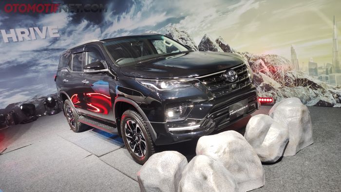 New Toyota Fortuner GR Sport 2.8 L 4x4