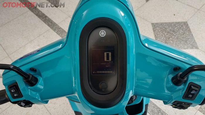 Spidometer Yamaha Fazzio tipe digital, negative display dan bisa konek ke smartphone