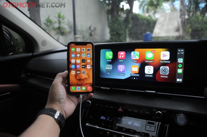 Mengkoneksi smartphone ke head unit yang memiliki fitur Apple Carplay  &amp; Andorid Auto 