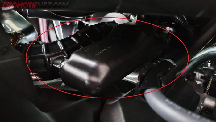 Resonator terpasang di saluran intake Honda Vario 160