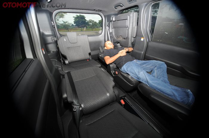 Pengaturan jok di Toyota All New Voxy, bisa jadi tempat tidur
