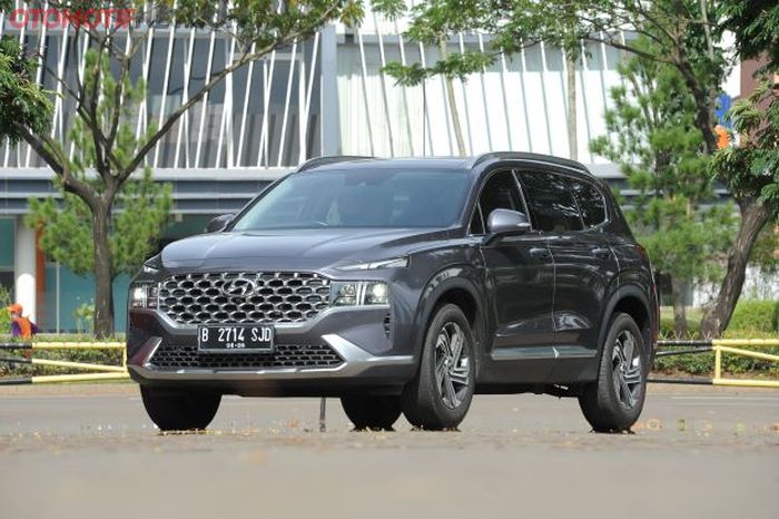 Hyundai Santa Fe D2.2 8AT Signature