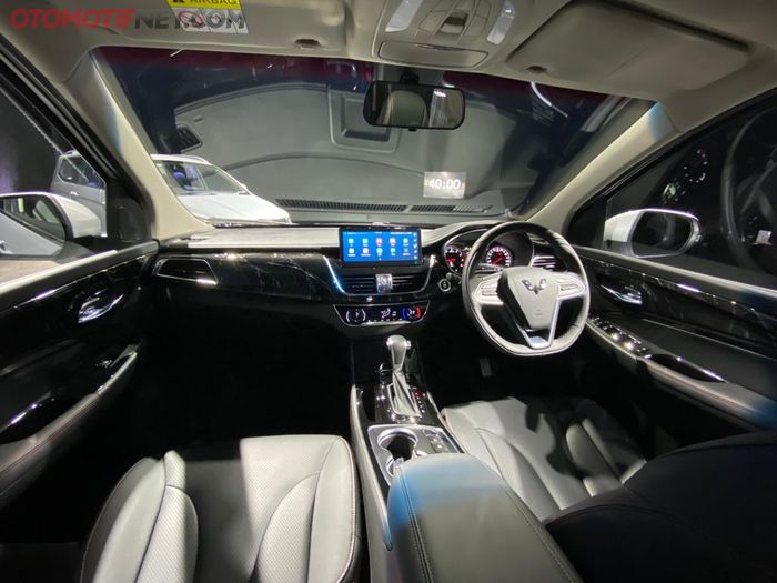 Interior Wuling New Cortez , dengan head unit lebih besar yang berukuran 10.25&rdquo;.