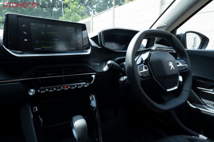 Interior Peugeot 2008 dengan aroma cockpit