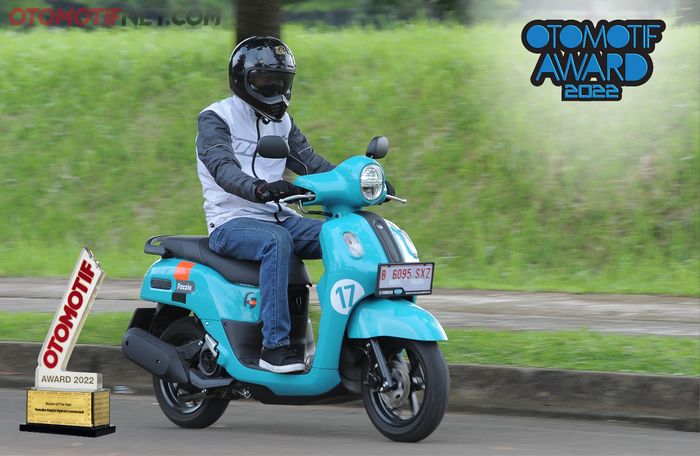 Yamaha Fazzio Hybrid-Connected meraih gelar Rookie of The Year dari OTOMOTIF Award 2022