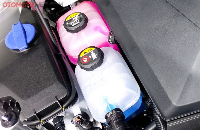 Tabung cairan pendingin baterai dan motor listrik di Hyundai Ioniq 5