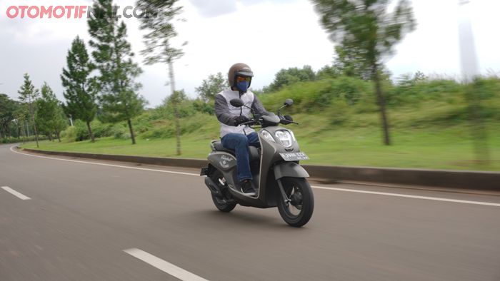 ubah gaya berkendara naik motor matic agar konsumsi bensin irit