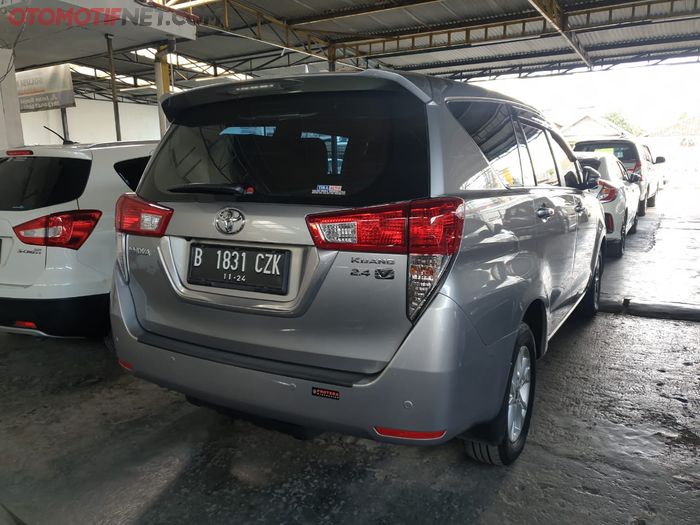 Toyota Kijang Innova Reborn 2.4 V bekas