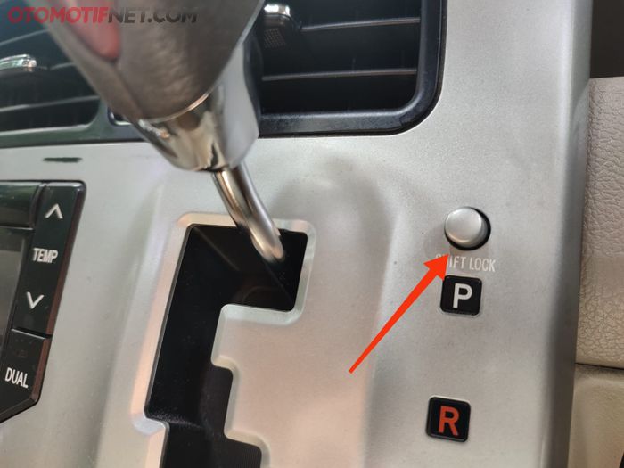 Tekan tombol (tanda panah) untuk memidahkan ke posisi N dari P setelah mesin mati