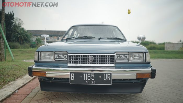 Wajah Mazda Vantrend dipermak, bumper pakai Corolla DX 1982, apron dan fender berubah