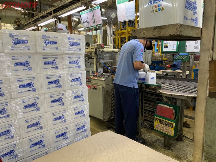 Pengecekan antar-pelat agar presisi