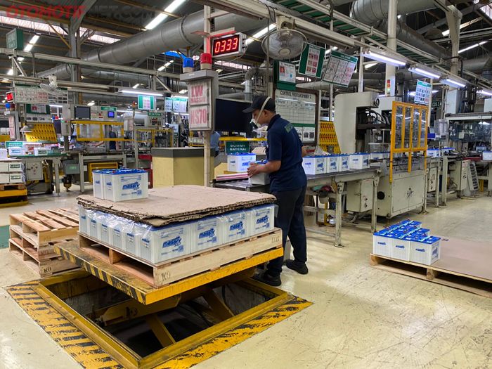 Proses Quality Control aki yang terakhir.  Dilanjutkan pengepakan untuk dikirim.