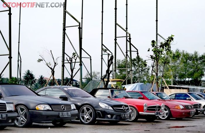 Deretan mobil Mercedes Benz SL Club Indonesia (MBSL)
