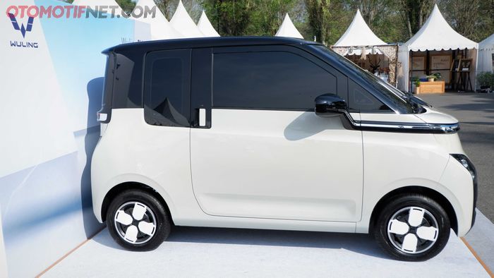 Perpaduan desain compact dan future tech Wuling EV.