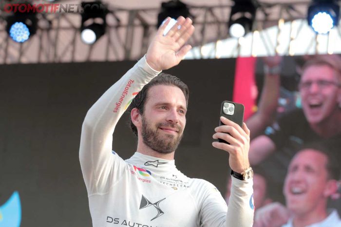 Jean Eric Vergne tercepat saat kualifikasi. Saat Race harus puas di posisi 2. Terkesan dengan antusias penonton yang selalu mendukung dan bersemangat.